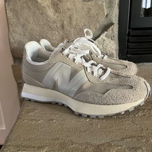 Women’s New Balance 327 Gray Size 9